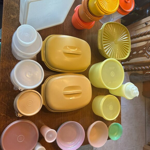 VINTAGE CLEAR TUPPERWARE STORAGE WITH MATCHING LIDS - Picture 4 of 5